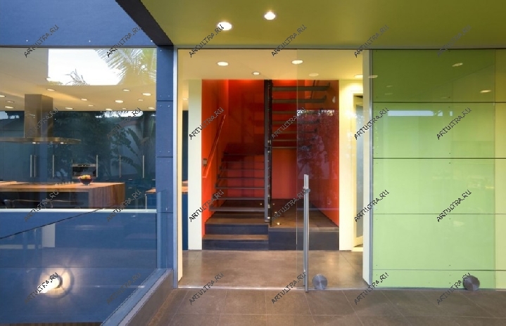 Для самых дорогих дверей в особняк можно использовать элитные и суперсовременные виды стекла