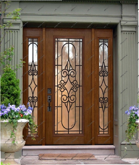 Парадный вход в особняк нередко оформляется витражами; в нашей студии есть собственная витражная мастерская, поэтому мы можем предложить такое оформление