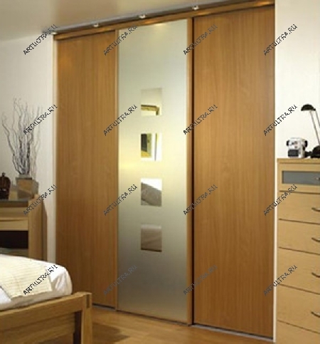 Шкаф купе с пескоструем органично впишется в любую стилистику интерьера спальной комнаты