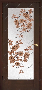 Рисунок на стекле двери особенно удачен в спальне: красив и обеспечивает приватность.