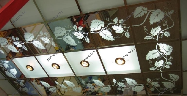 Красота и изысканность пескоструйного витражного потолка