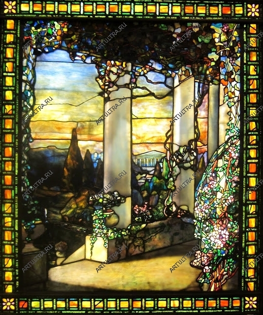 Интегрирование подсветки также влияет на стоимость панно Тиффани