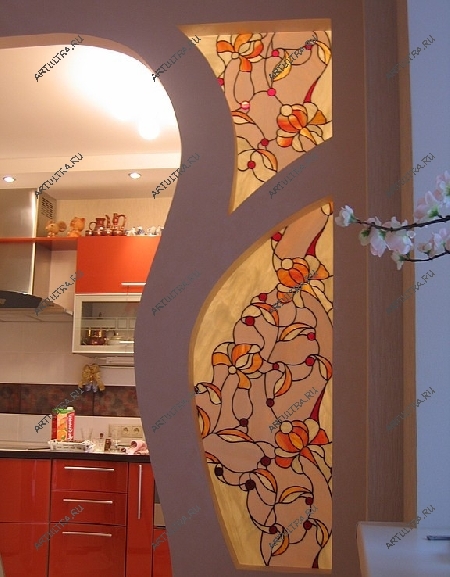 Витражная перегородка Тиффани в комнате - гармония цвета