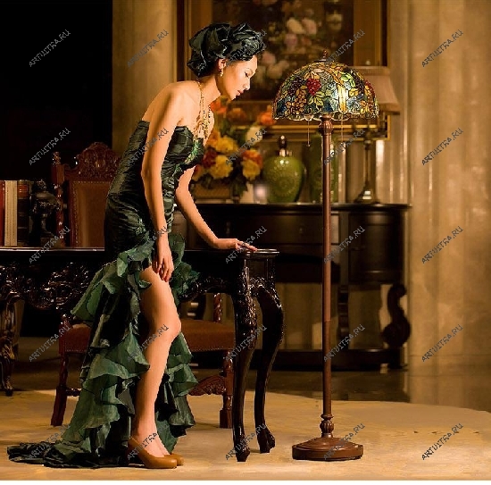 Цена витража по технике Тиффани формируется с учетом множества критериев