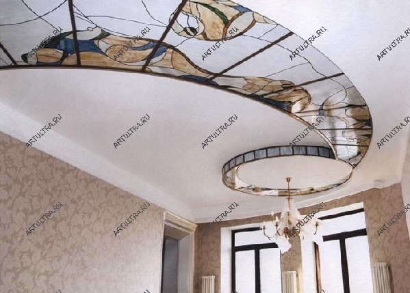 Нестандартный заливной витраж на стеклянном потолке