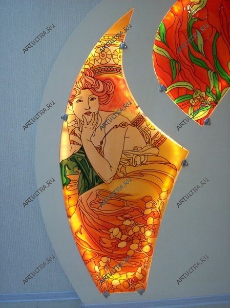 нестандартный витраж для стены