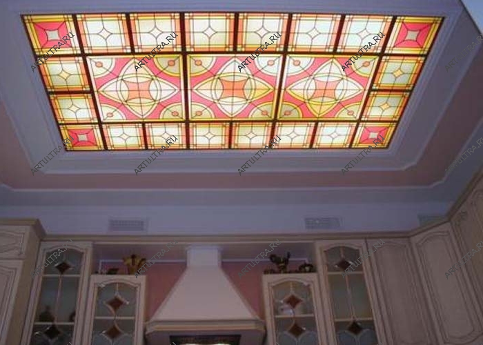 витражный потолок на кухне